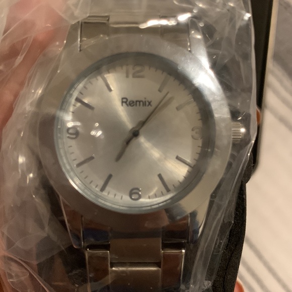 REMIX WATCH - Picture 3 of 3